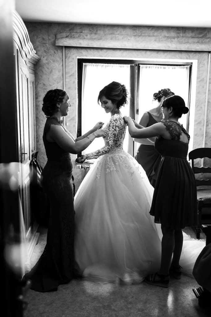 Préparatifs de la mariée, photographe mariage, Mariée, voile de la mariée, robe de mariée, photographe Liège, reportage de mariage, wedding Day, photo mariée, mariés, bouquet de marié