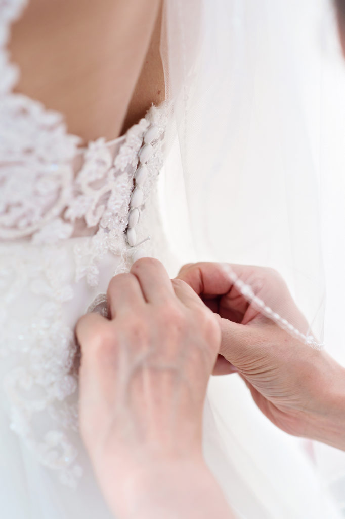 Préparatifs de la mariée, photographe mariage, Mariée, voile de la mariée, robe de mariée, photographe Liège, reportage de mariage, wedding Day, photo mariée, mariés, bouquet de marié