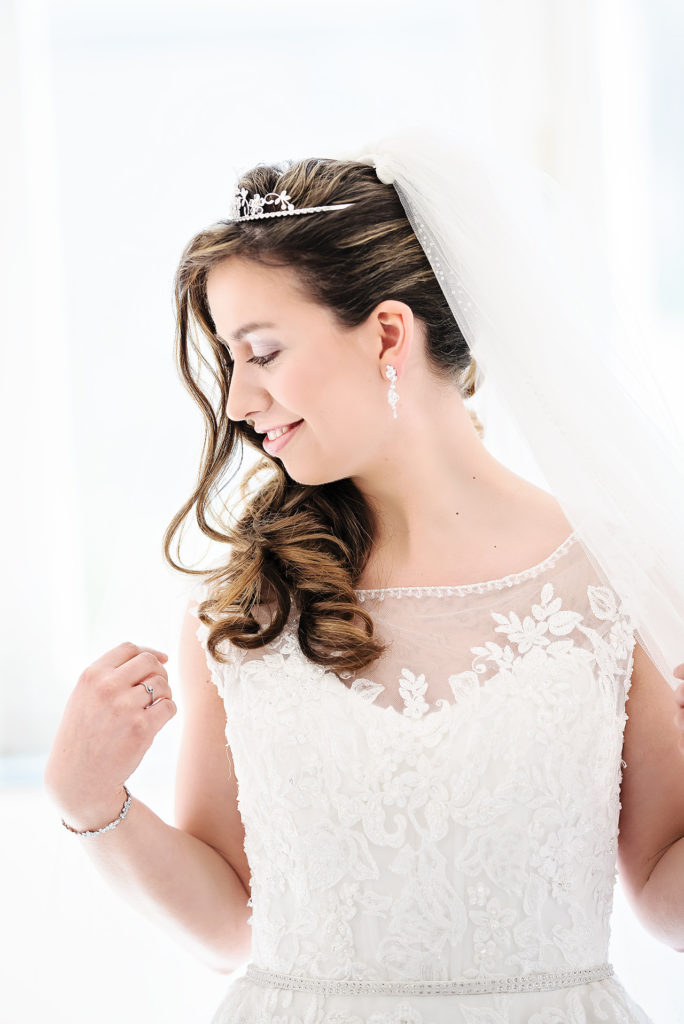 Préparatifs de la mariée, photographe mariage, Mariée, voile de la mariée, robe de mariée, photographe Liège, reportage de mariage, wedding Day, photo mariée, mariés